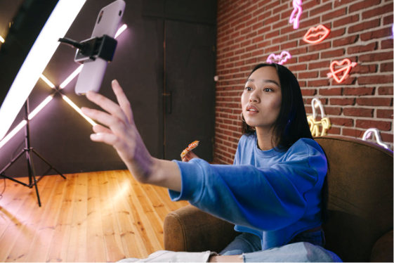 Clothing retail on Instagram / TikTok - mastering social media for fashion