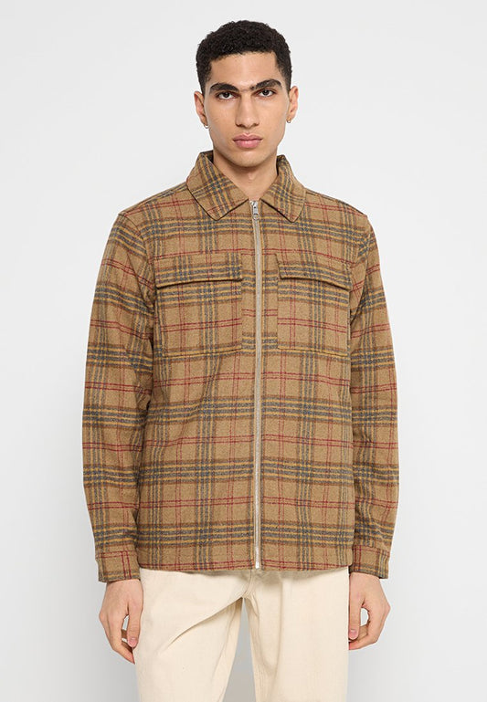 A long sleeve overshirt in a checkered pattern with lining Men